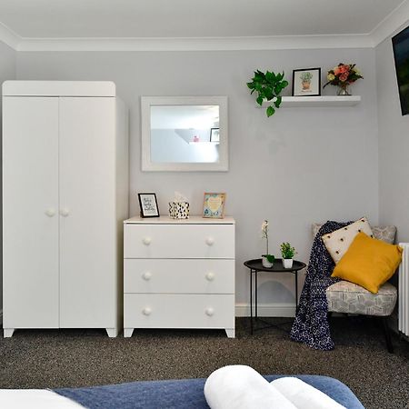 Free Parking - Heart Of The City - Superb Townhouse & Garden - Peaceful Area But Only 5Min Walk To Beach, Shops, Bars, Arena, Marina, Parks Swansea Exteriör bild