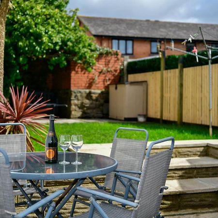 Free Parking - Heart Of The City - Superb Townhouse & Garden - Peaceful Area But Only 5Min Walk To Beach, Shops, Bars, Arena, Marina, Parks Swansea Exteriör bild