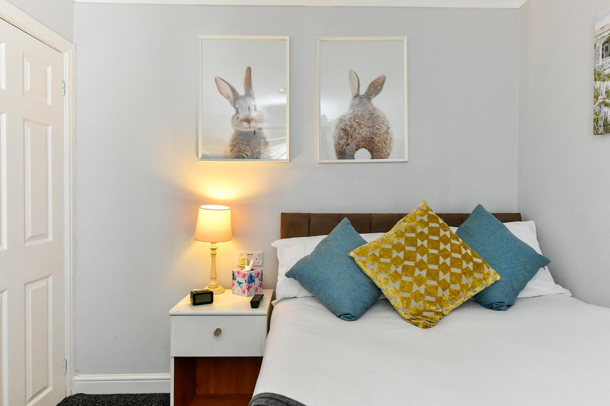 Free Parking - Heart Of The City - Superb Townhouse & Garden - Peaceful Area But Only 5Min Walk To Beach, Shops, Bars, Arena, Marina, Parks Swansea Exteriör bild