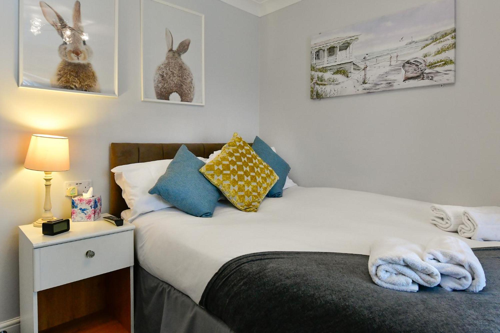Free Parking - Heart Of The City - Superb Townhouse & Garden - Peaceful Area But Only 5Min Walk To Beach, Shops, Bars, Arena, Marina, Parks Swansea Exteriör bild