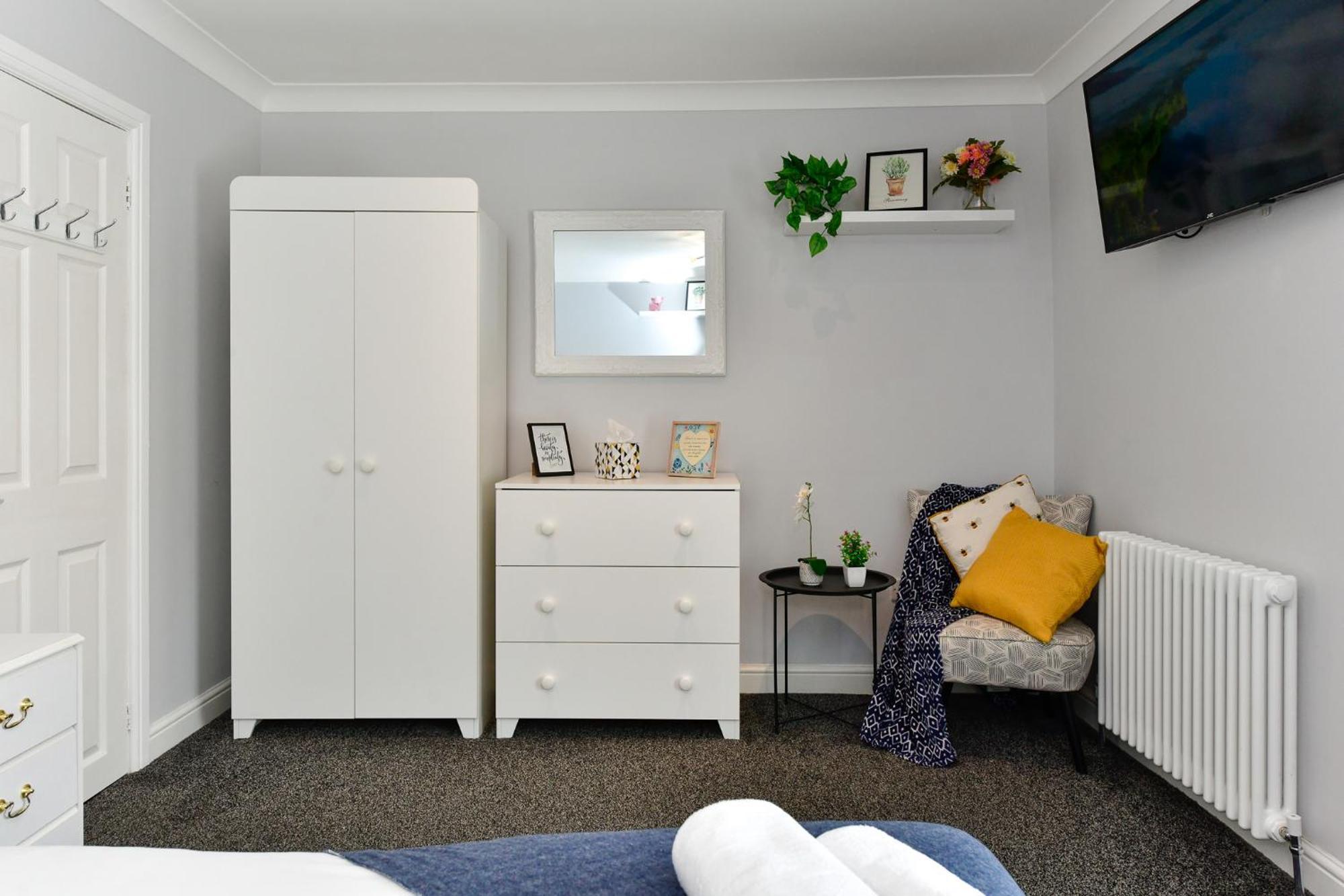 Free Parking - Heart Of The City - Superb Townhouse & Garden - Peaceful Area But Only 5Min Walk To Beach, Shops, Bars, Arena, Marina, Parks Swansea Exteriör bild