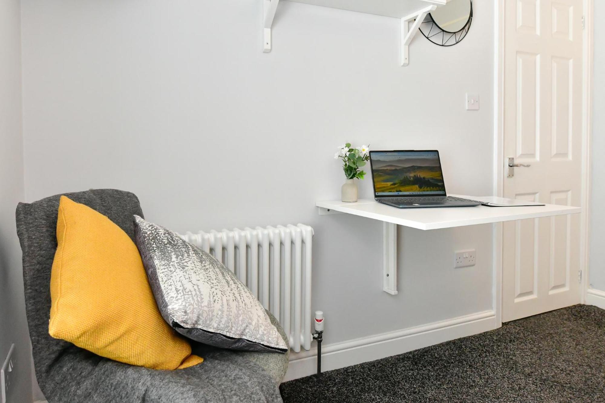 Free Parking - Heart Of The City - Superb Townhouse & Garden - Peaceful Area But Only 5Min Walk To Beach, Shops, Bars, Arena, Marina, Parks Swansea Exteriör bild