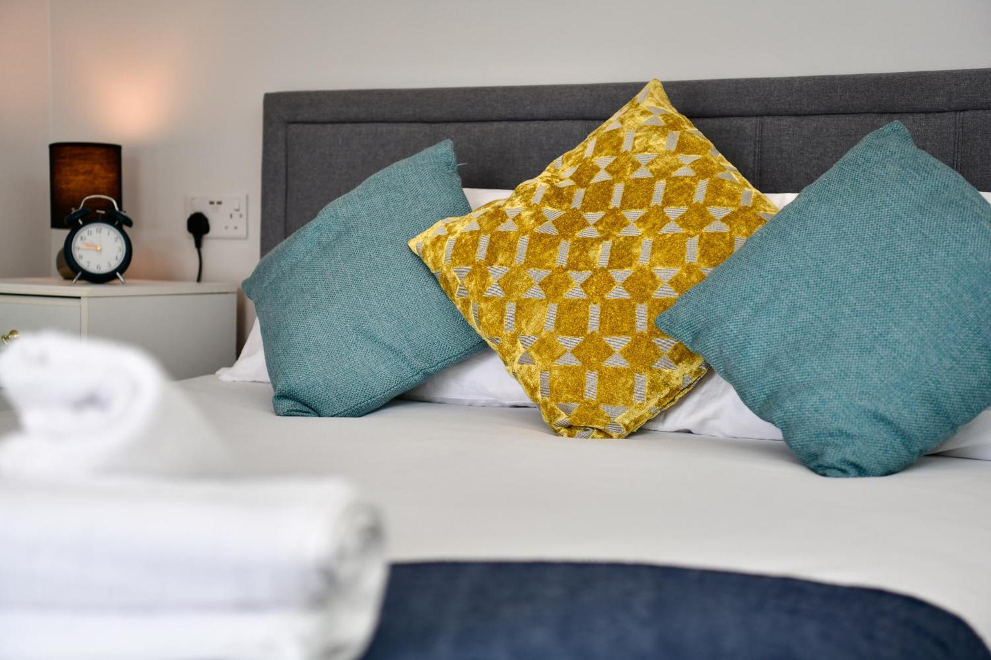 Free Parking - Heart Of The City - Superb Townhouse & Garden - Peaceful Area But Only 5Min Walk To Beach, Shops, Bars, Arena, Marina, Parks Swansea Exteriör bild
