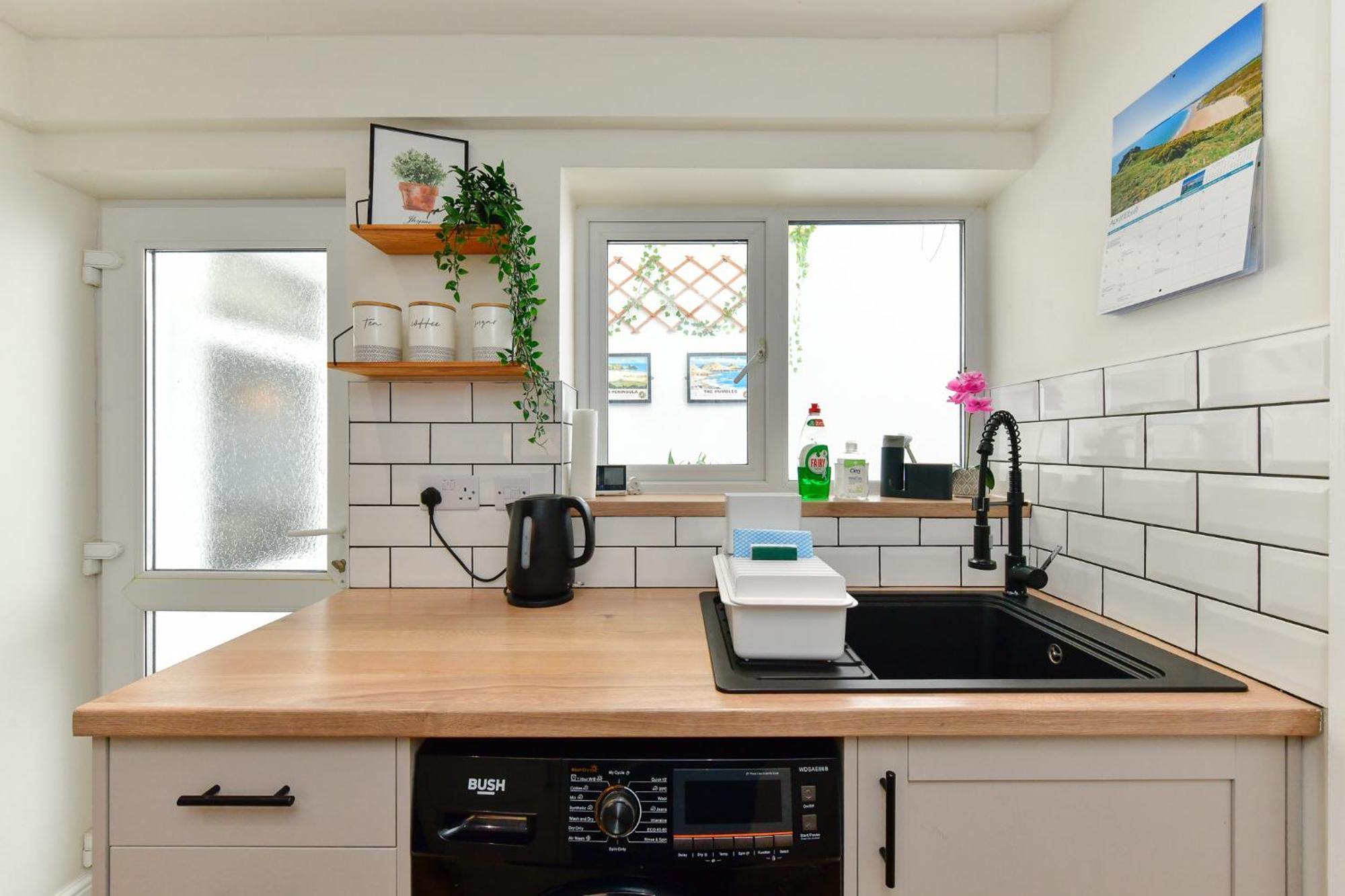 Free Parking - Heart Of The City - Superb Townhouse & Garden - Peaceful Area But Only 5Min Walk To Beach, Shops, Bars, Arena, Marina, Parks Swansea Exteriör bild