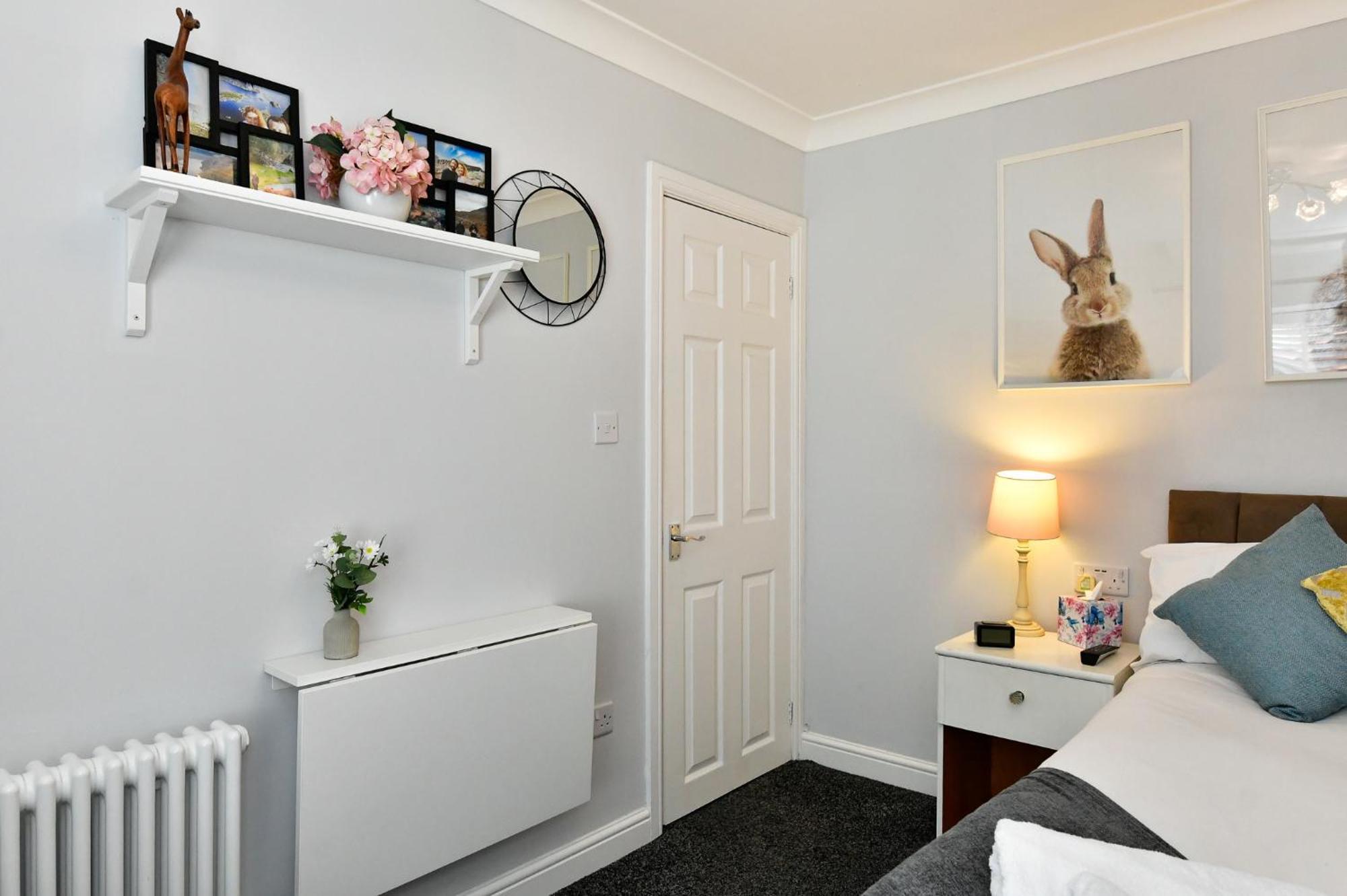 Free Parking - Heart Of The City - Superb Townhouse & Garden - Peaceful Area But Only 5Min Walk To Beach, Shops, Bars, Arena, Marina, Parks Swansea Exteriör bild