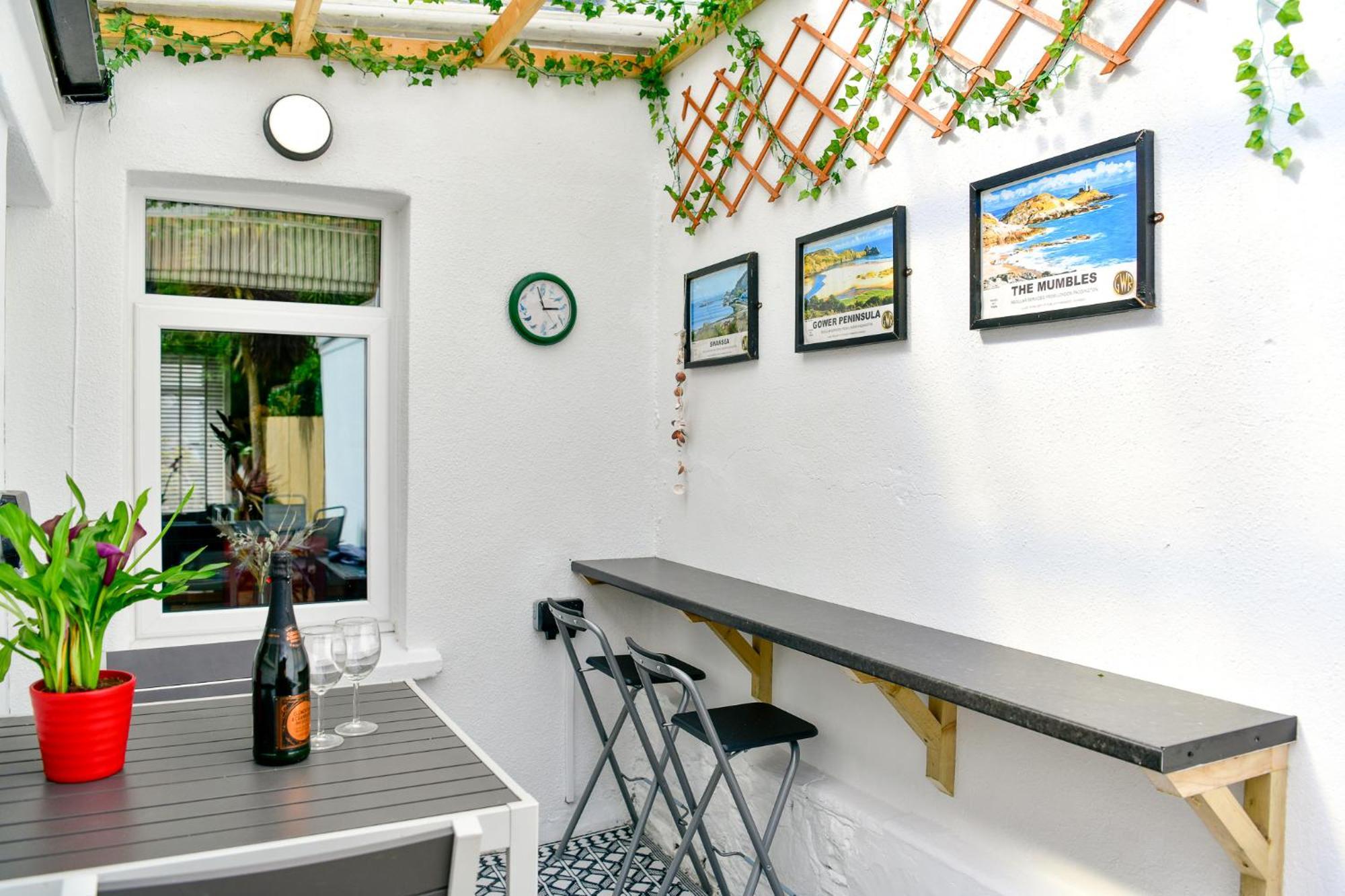 Free Parking - Heart Of The City - Superb Townhouse & Garden - Peaceful Area But Only 5Min Walk To Beach, Shops, Bars, Arena, Marina, Parks Swansea Exteriör bild