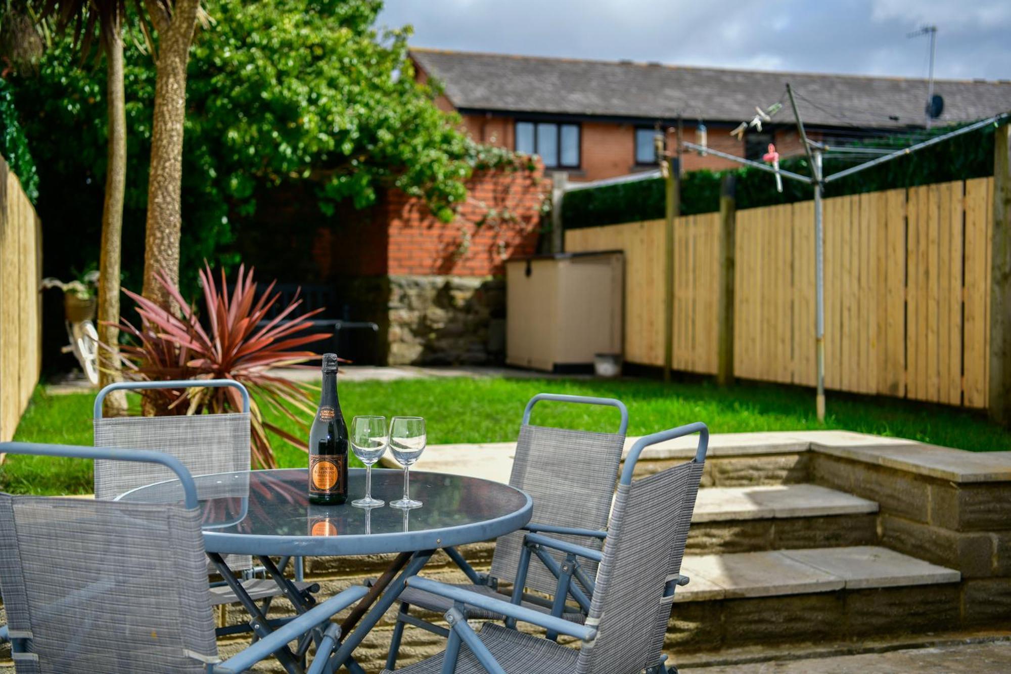 Free Parking - Heart Of The City - Superb Townhouse & Garden - Peaceful Area But Only 5Min Walk To Beach, Shops, Bars, Arena, Marina, Parks Swansea Exteriör bild