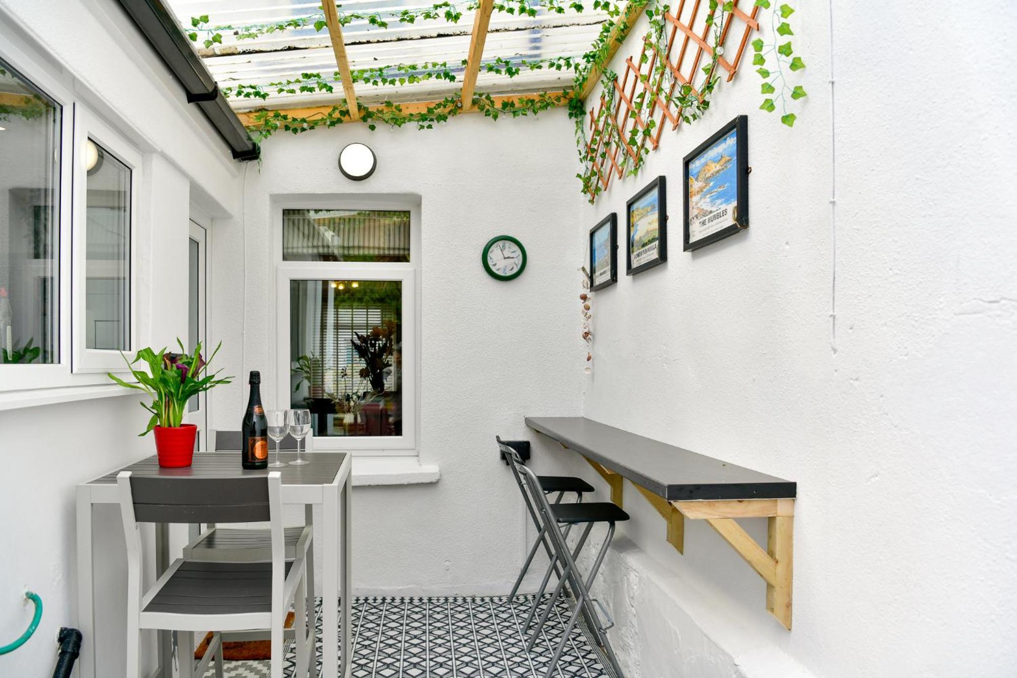 Free Parking - Heart Of The City - Superb Townhouse & Garden - Peaceful Area But Only 5Min Walk To Beach, Shops, Bars, Arena, Marina, Parks Swansea Exteriör bild